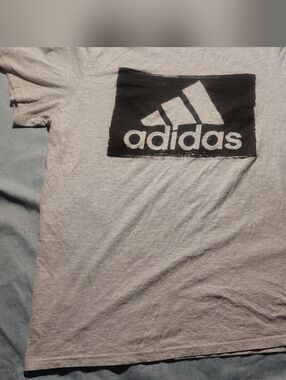 adidas Men's Gray T‑Shirt with Black Logo